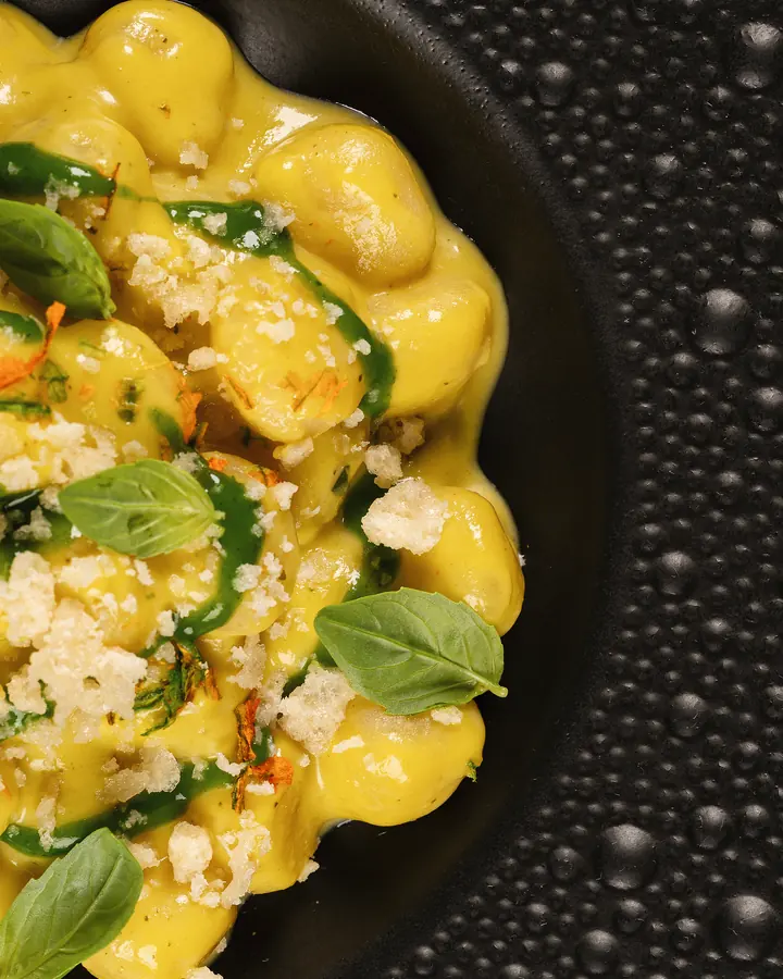Gnocchi gialli con basilico